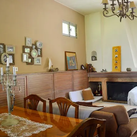 Ada's Family House بيت للعطل